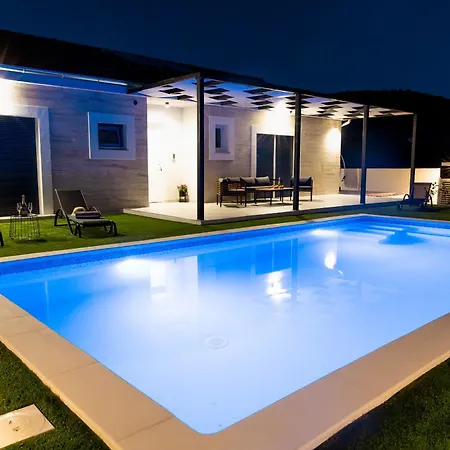 Tatil Evi Nena I Pet-friendly Retreat With Private Pool, Near Sibenik *