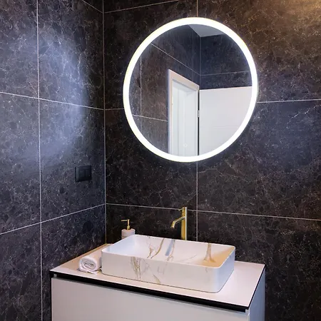 Tranquil Nena With Swimming Pool Prázdninový dům