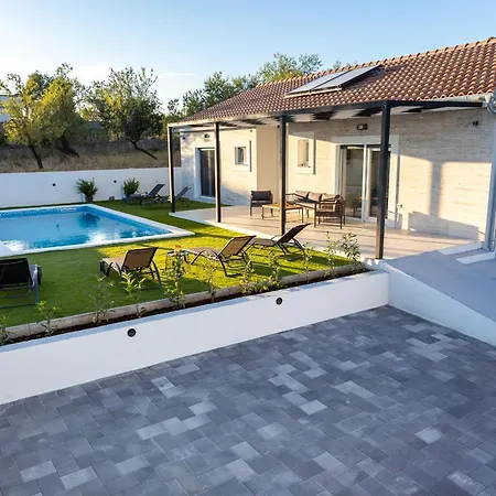 Nena I Pet-friendly Retreat With Private Pool, Near Sibenik Tatil Evi