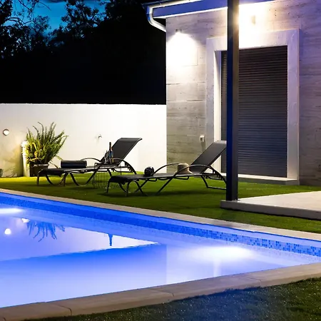 Tatil Evi Nena I Pet-friendly Retreat With Private Pool, Near Sibenik *