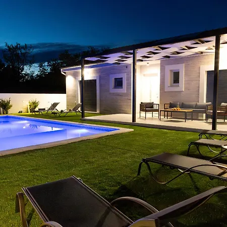 Dom wakacyjny Tranquil Nena With Swimming Pool Stankovci (Zadar)