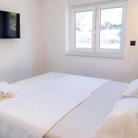 Ferienhaus Nena I Pet-friendly Retreat With Private Pool, Near Sibenik *