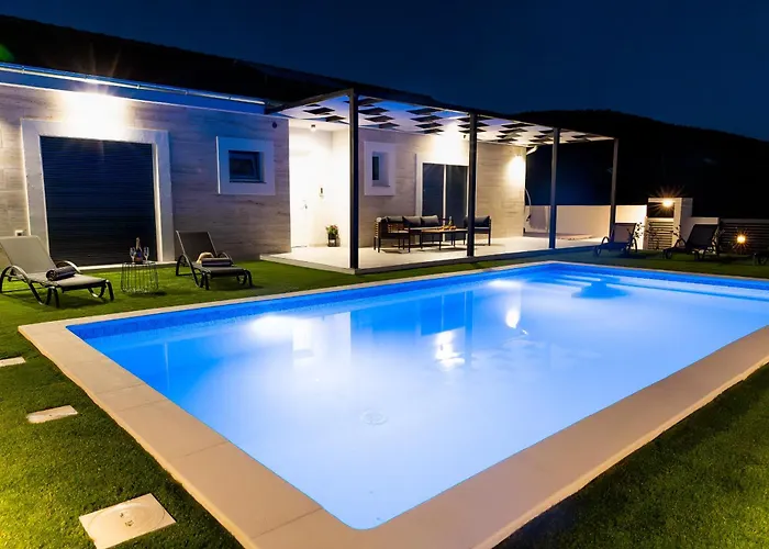 Ferienhaus Holiday Home Nena I Pet-Friendly Retreat With Private Pool, Near Sibenik *