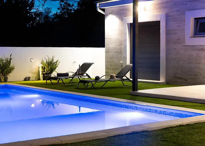 Ferienhaus Holiday Home Nena I Pet-Friendly Retreat With Private Pool, Near Sibenik *